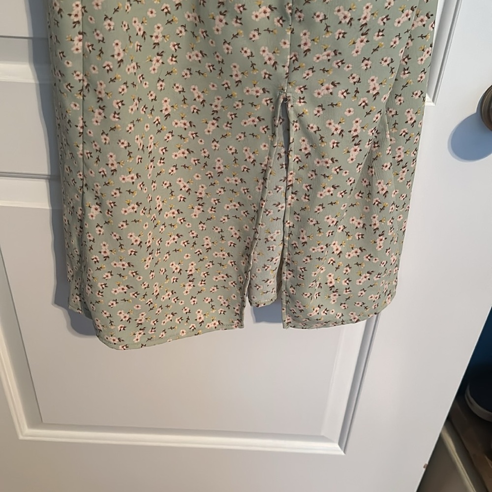 Altar’d State beautiful green floral long dress - Picture 4 of 8